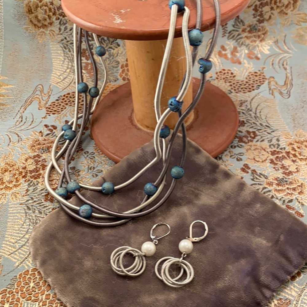 Intricate modern necklace with matching earrings
